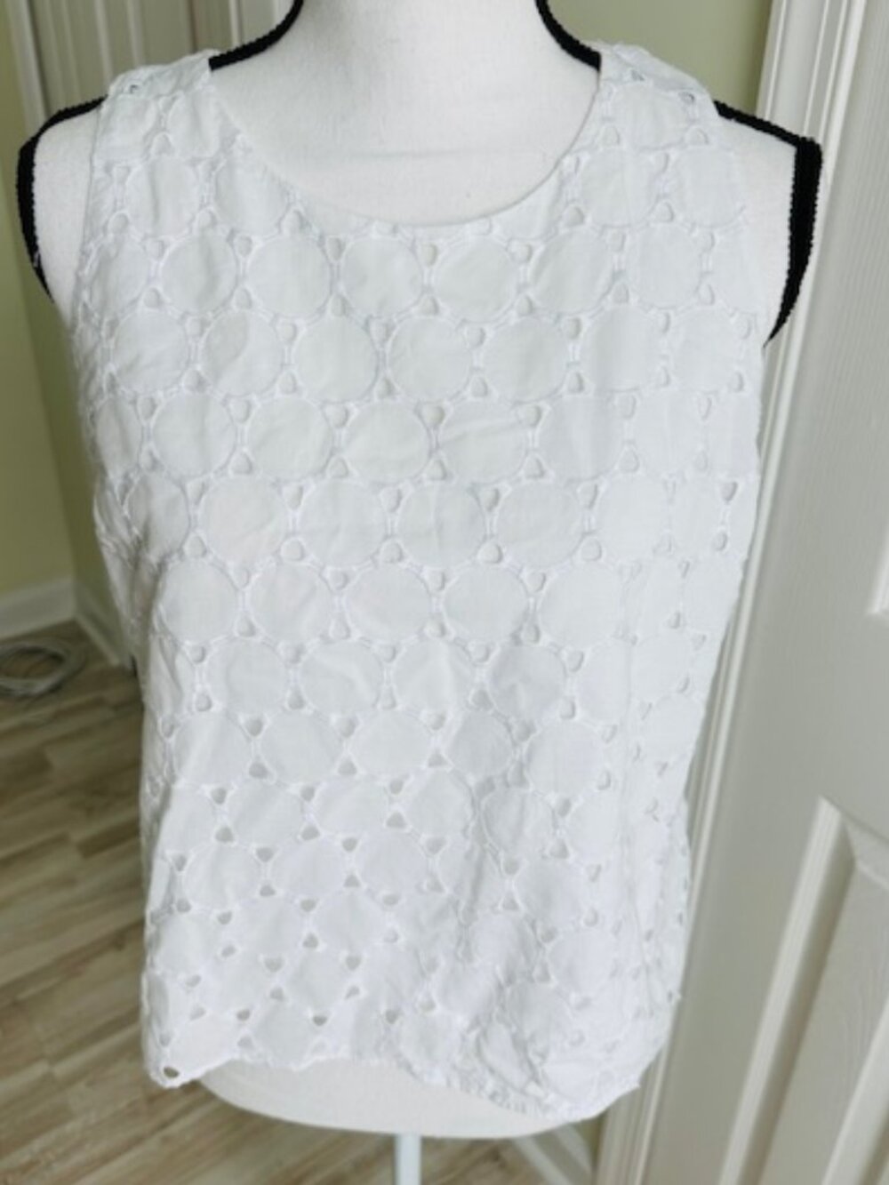 Banana Republic White Eyelet Sleeveless Tank Top